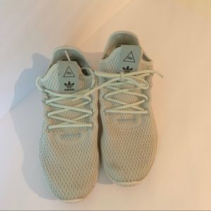 Adidas HU Pharrell Williams sneakers laces